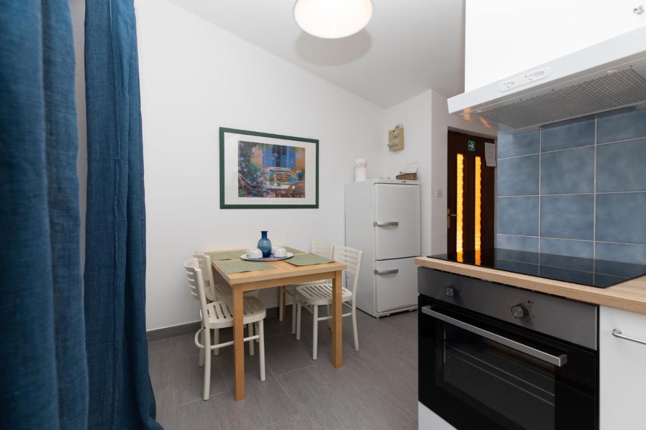 Apartments Apartmani Pintar Мимице Экстерьер фото